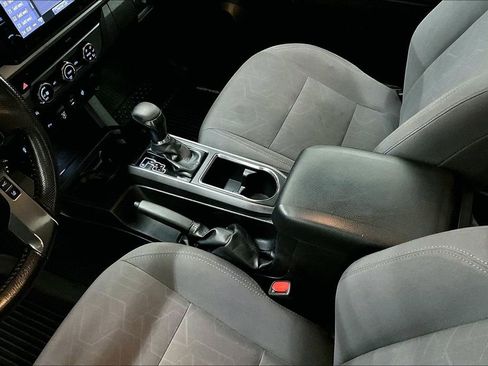 Used 2019 Toyota Tacoma TRD Sport w/ Technology Package image 19