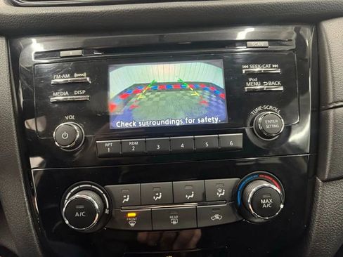 Used 2017 Nissan Rogue S image 14