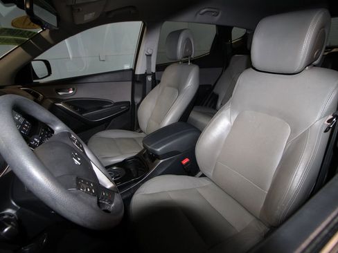 Used 2017 Hyundai Santa Fe Sport image 4