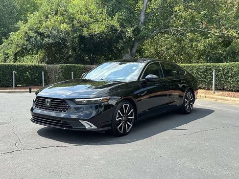 Used 2024 Honda Accord Touring image 2