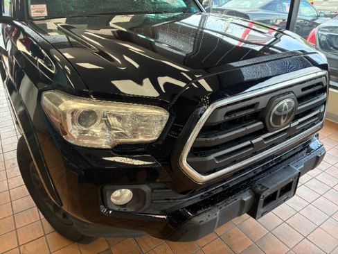 Used 2019 Toyota Tacoma SR5 image 2