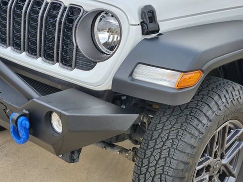Used 2024 Jeep Wrangler Sport AWD/4WD image 9