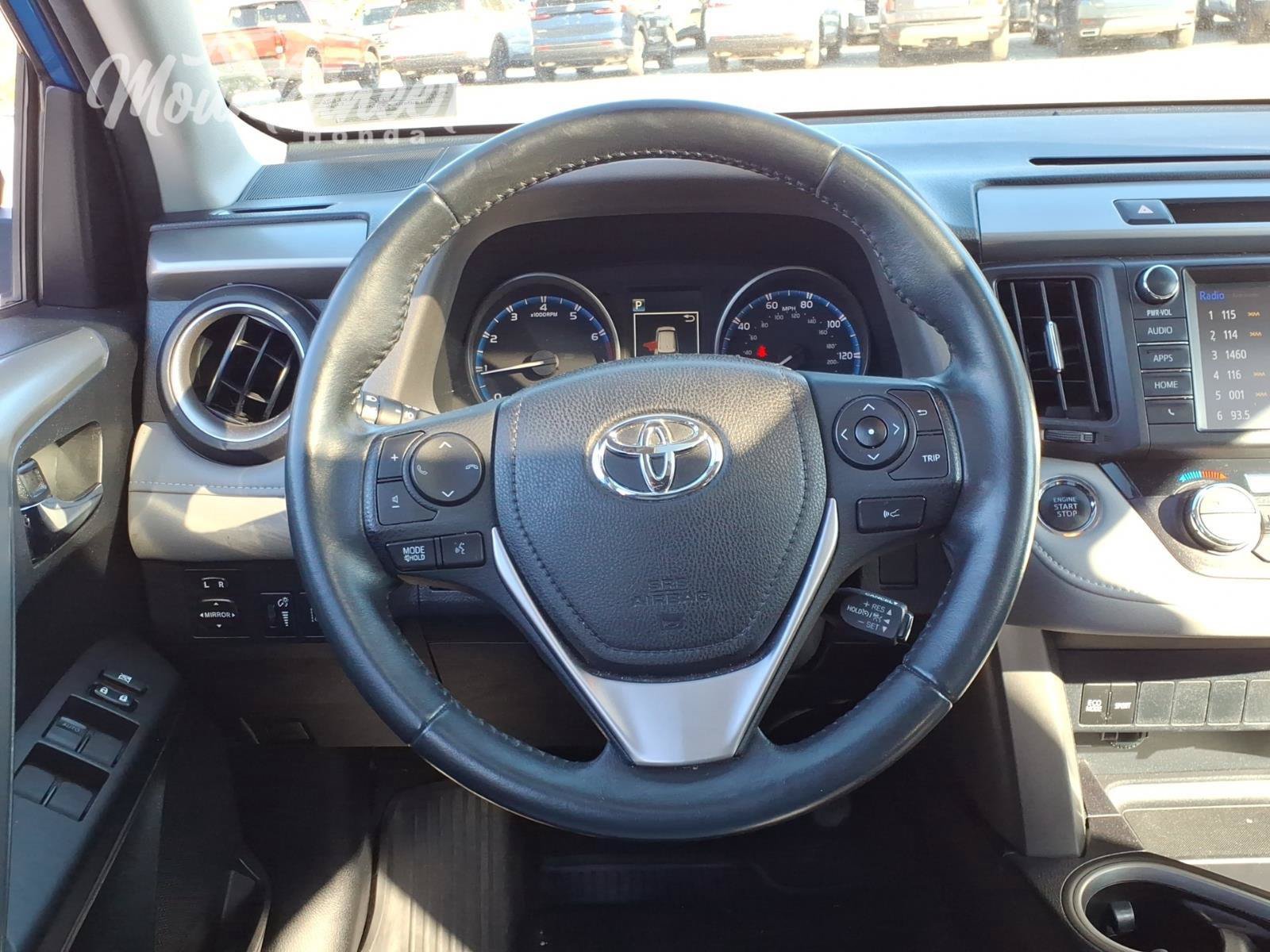 Used 2017 Toyota RAV4 XLE AWD/4WD image 28