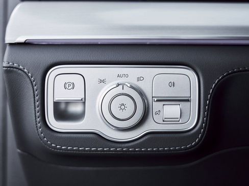 Used 2025 Mercedes-Benz GLS 63 AMG 4MATIC image 57