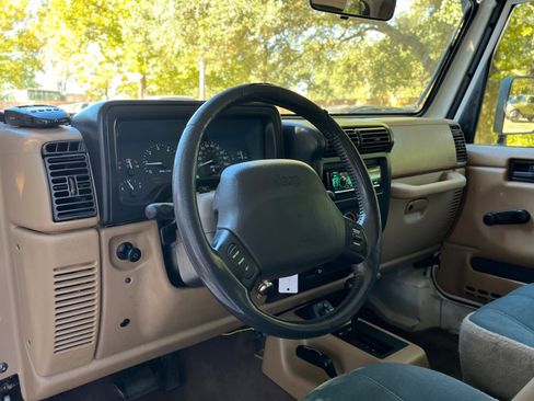 Used 1999 Jeep Wrangler Sahara image 18