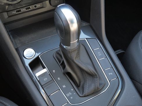 Used 2019 Volkswagen Tiguan SEL image 25