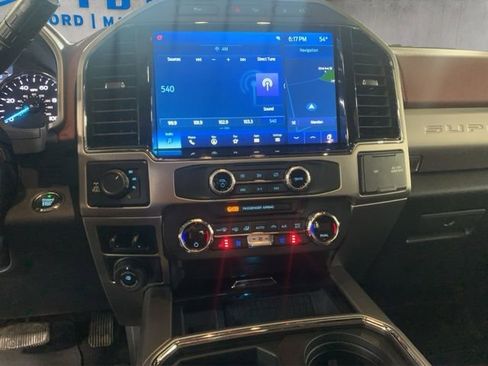 Used 2022 Ford F350 Platinum image 9