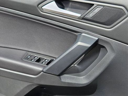 Used 2019 Volkswagen Tiguan SE image 10