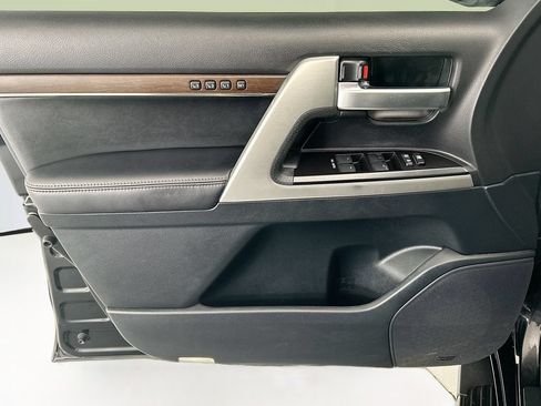 Used 2019 Toyota Land Cruiser w/ Preferred Accessory Package AWD/4WD image 23