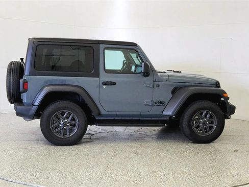 Used 2025 Jeep Wrangler Sport AWD/4WD image 9