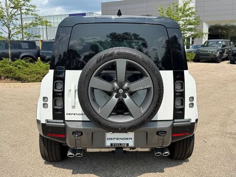Used 2025 Land Rover Defender 110 V8 AWD/4WD image 3