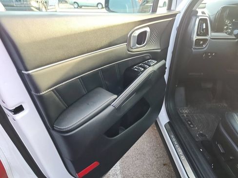 Used 2023 Kia Sorento SX AWD/4WD image 5