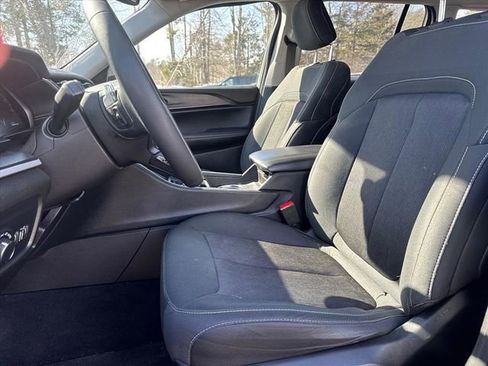 Used 2023 Jeep Grand Cherokee Laredo image 9