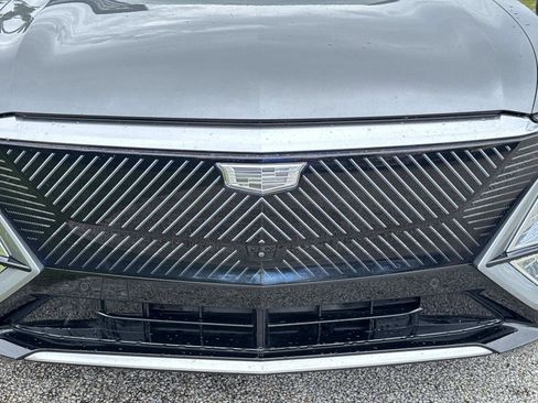 Certified 2024 Cadillac Lyriq Luxury AWD/4WD image 8