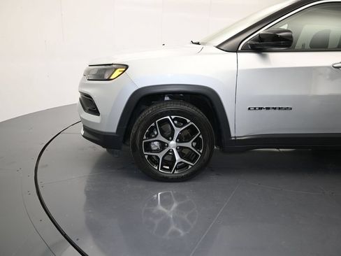 Used 2024 Jeep Compass Limited AWD/4WD image 9