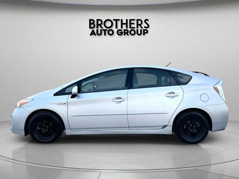 Used 2012 Toyota Prius Three w/ Solar Roof Pkg FWD image 9