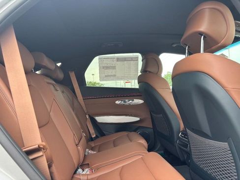 Used 2026 Genesis GV70 2.5T Advanced image 5