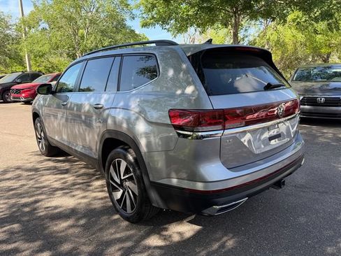 Used 2025 Volkswagen Atlas SE AWD/4WD image 4
