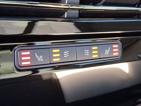 New 2025 Land Rover Range Rover Sport Dynamic SE image 17