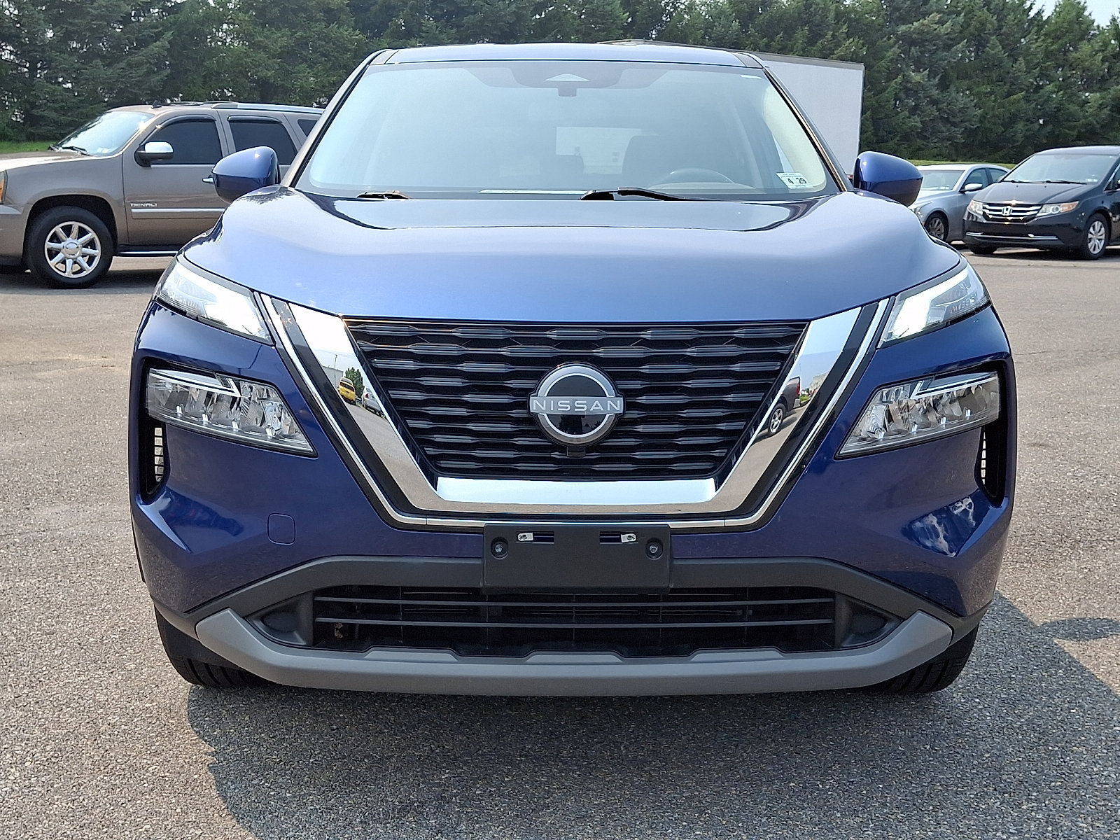 Used 2023 Nissan Rogue SV AWD/4WD image 2