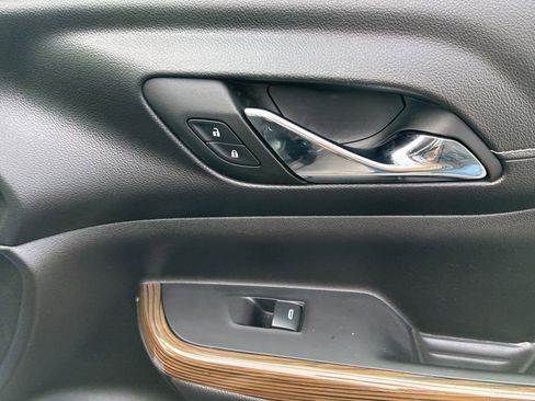 Used 2023 GMC Acadia SLE w/ Driver Convenience Package image 33