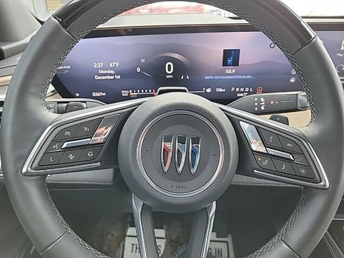 Used 2025 Buick Enclave Preferred w/ Super Cruise Package image 9