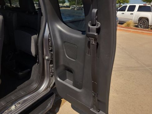 Certified 2025 Nissan Frontier SV RWD image 11