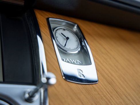 Used 2016 Rolls-Royce Dawn RWD image 38