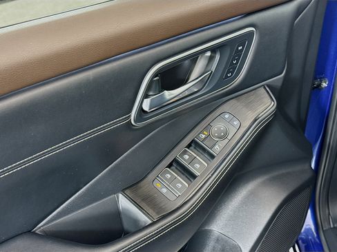 Used 2021 Nissan Rogue Platinum image 19