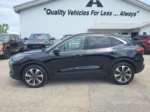 Used 2023 Ford Escape Platinum AWD/4WD image 24