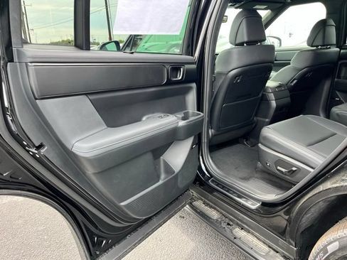 New 2026 Hyundai Santa Fe Calligraphy w/ Tow & Go Package AWD/4WD image 17