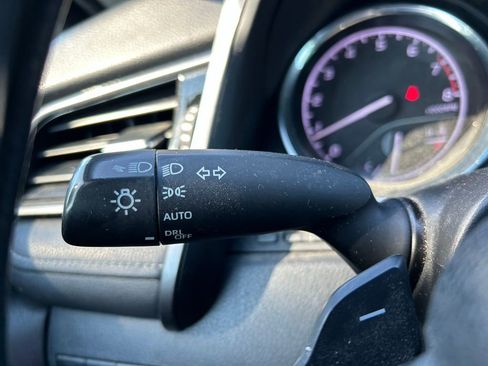 Used 2020 Toyota Camry SE image 21