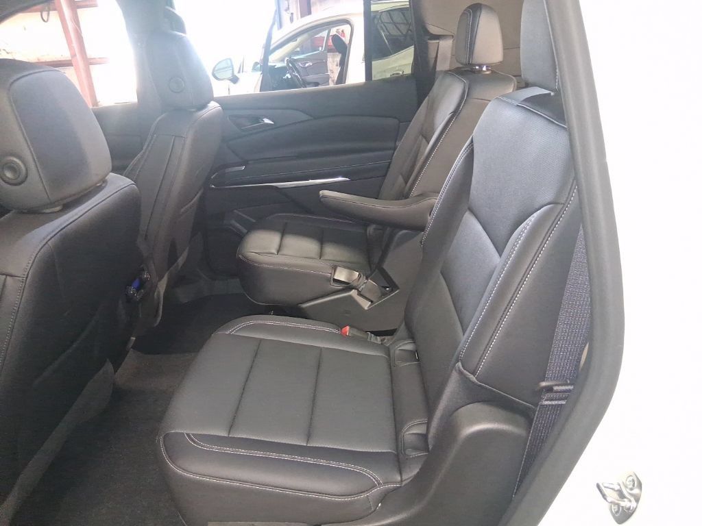 Used 2024 Chevrolet Traverse LT FWD image 12
