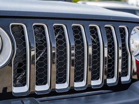 Used 2020 Jeep Gladiator Overland w/ Cold Weather Group image 13