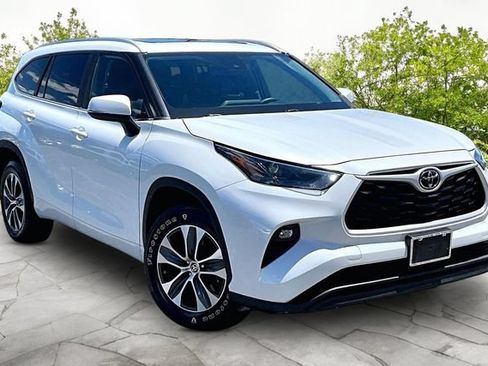 Used 2023 Toyota Highlander XLE FWD image 10