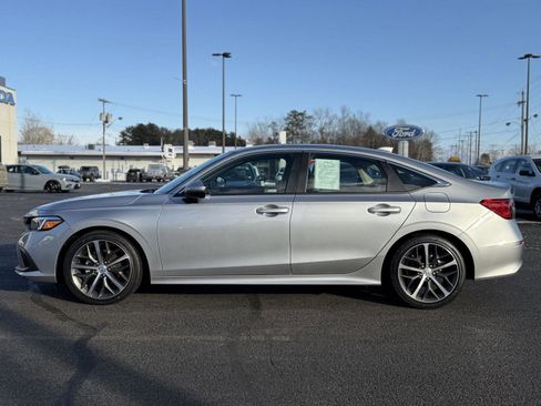 Used 2022 Honda Civic Touring image 8