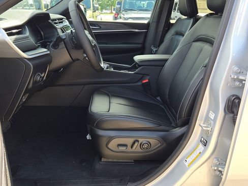 New 2025 Jeep Grand Cherokee L Limited w/ MOPAR Finishing Package image 24