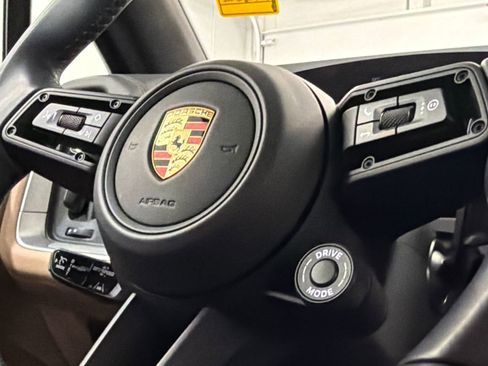 Used 2024 Porsche Cayenne S image 28