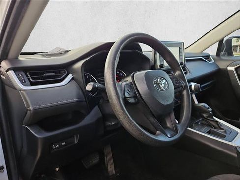 Used 2020 Toyota RAV4 LE FWD image 10