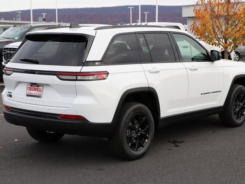 New 2025 Jeep Grand Cherokee Altitude image 5
