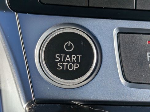 Used 2022 Audi e-tron Premium w/ Convenience Plus Package image 24