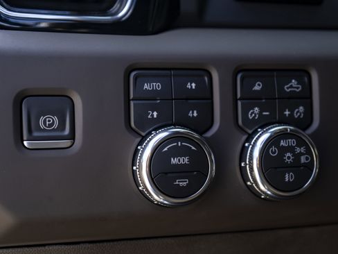 Used 2024 GMC Sierra 3500 Denali w/ Denali Reserve Package image 38