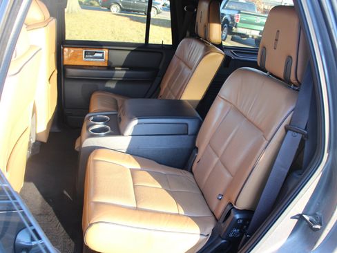 Used 2014 Lincoln Navigator 2WD w/ Equipment Group 101A image 32