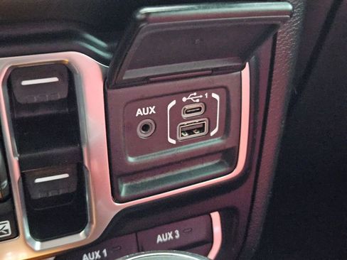 Used 2023 Jeep Wrangler Unlimited Rubicon w/ Cold Weather Group image 30