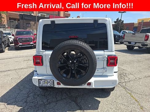 Used 2022 Jeep Wrangler Unlimited Sahara AWD/4WD image 29