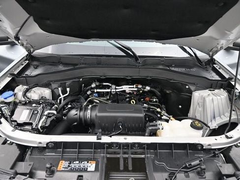 Used 2024 Ford Explorer XLT w/ Equipment Group 202A AWD/4WD image 15