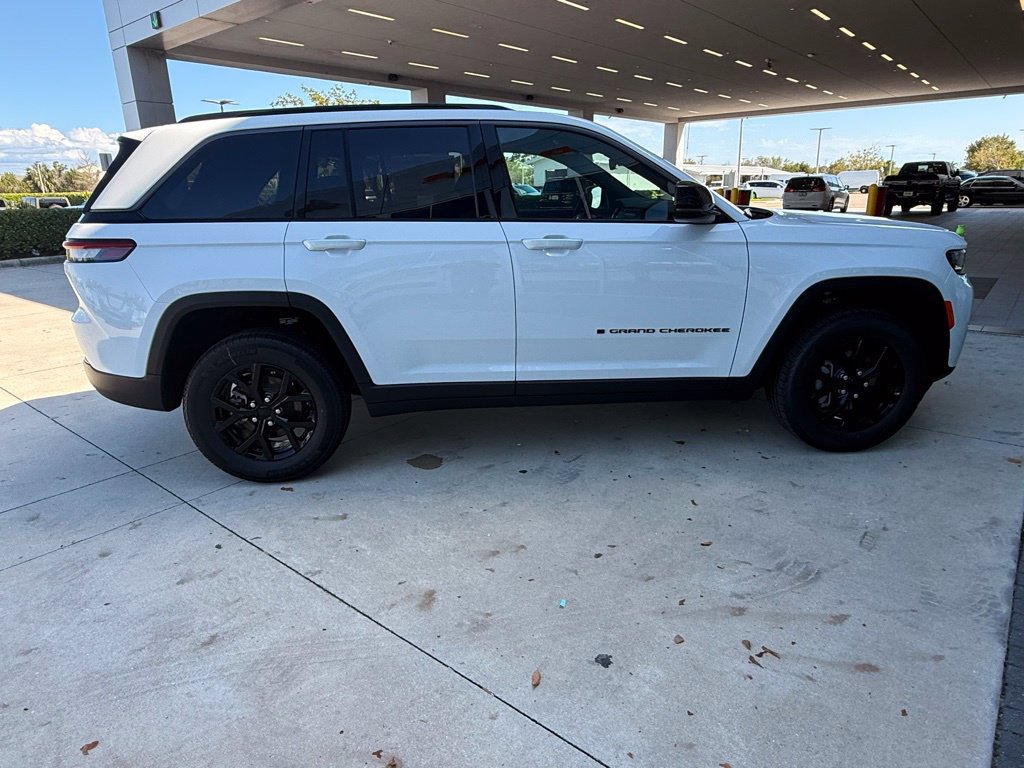New 2026 Jeep Grand Cherokee Altitude RWD image 3