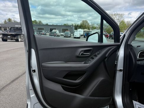Used 2018 Chevrolet Trax LS AWD/4WD image 5