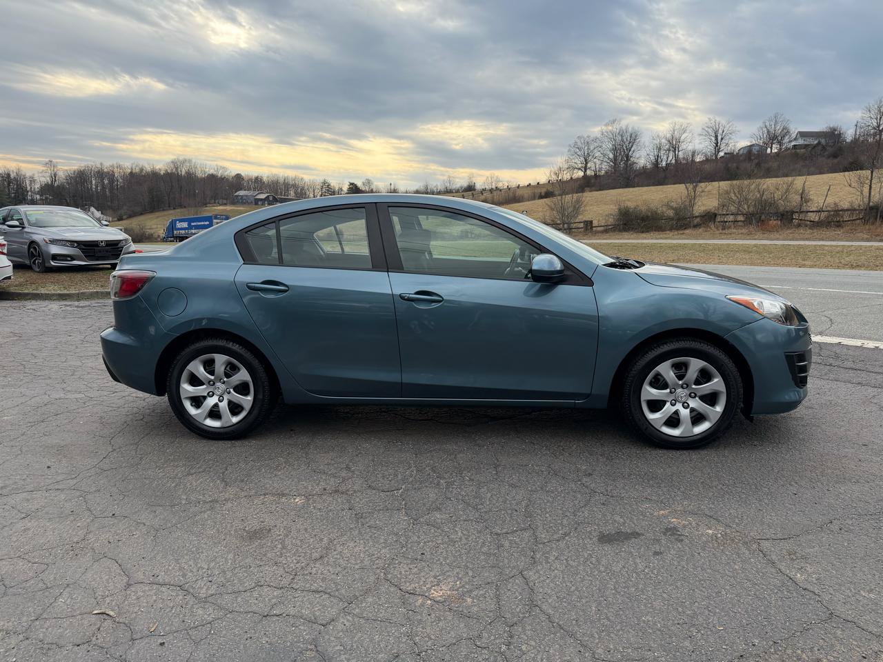 Used 2010 MAZDA MAZDA3 i Sport FWD image 8