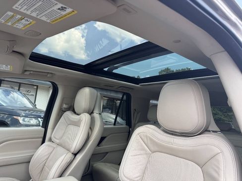 Used 2018 Lincoln Navigator Select w/ Technology Package RWD image 12